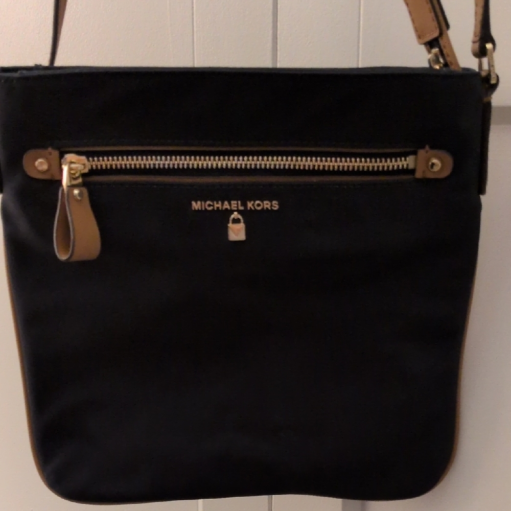Michael Kors Navy Blue Cross Body Bag with Gold Details NWOT - Picture 3 of 16